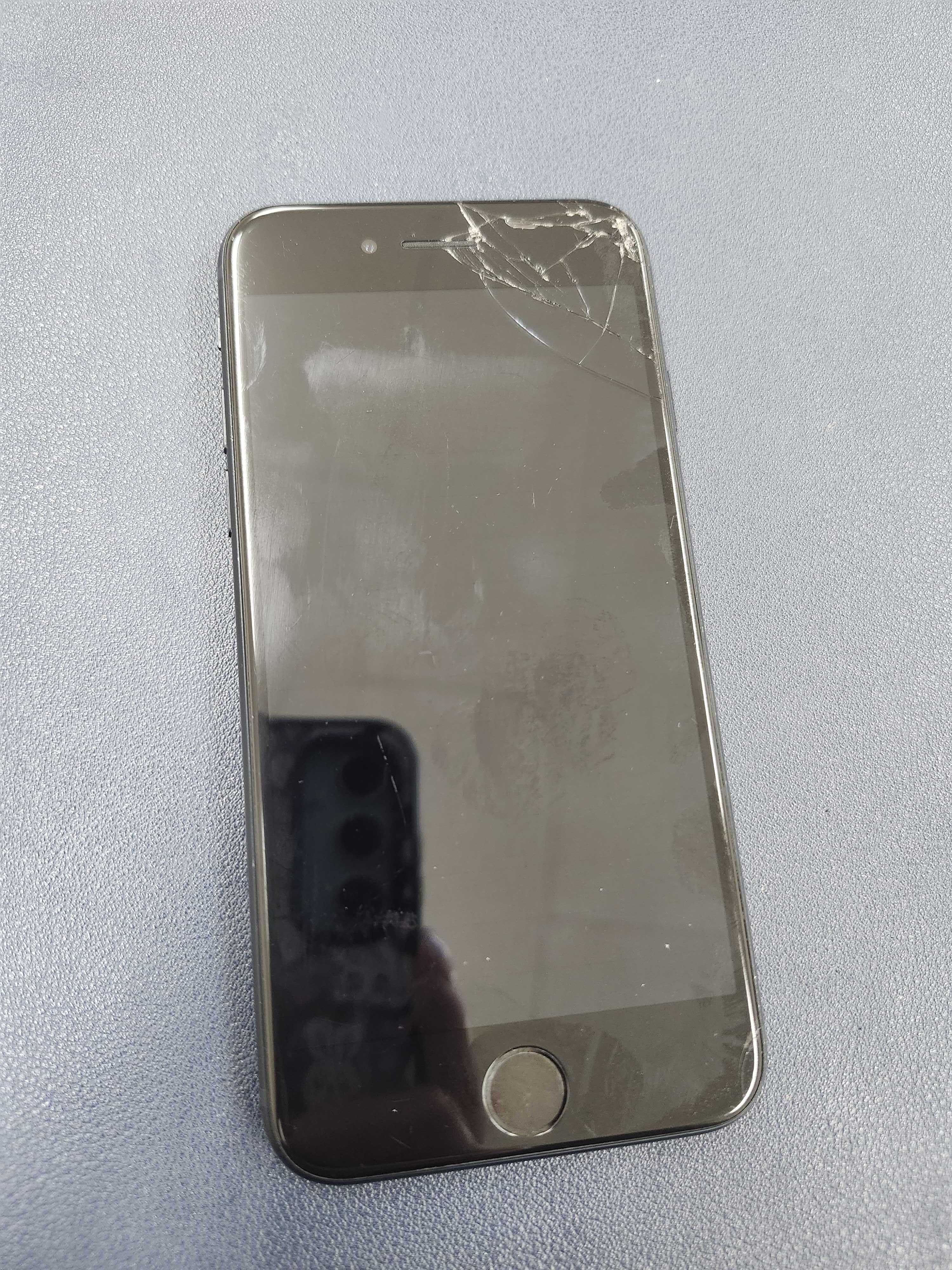 豊川店】iPhone SE3 の画面割れを即日で修理！割れが広がる前に画面