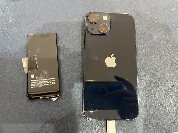 iPhone アイフォン アイフォーン スマホ スマートフォン バッテリー 電池 充電持ち 交換 取り替え メーカー修理 Apple Store 正規修理 純正 社外 保険 保証 AppleCare 故障 壊れた 壊した 修理 直す 治す 改善 自分で交換