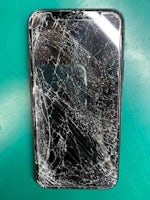 【豊川市でiPhone11Proの画面修理】バキバキに割れた画面も即日修理対応！データそのままで復旧しました