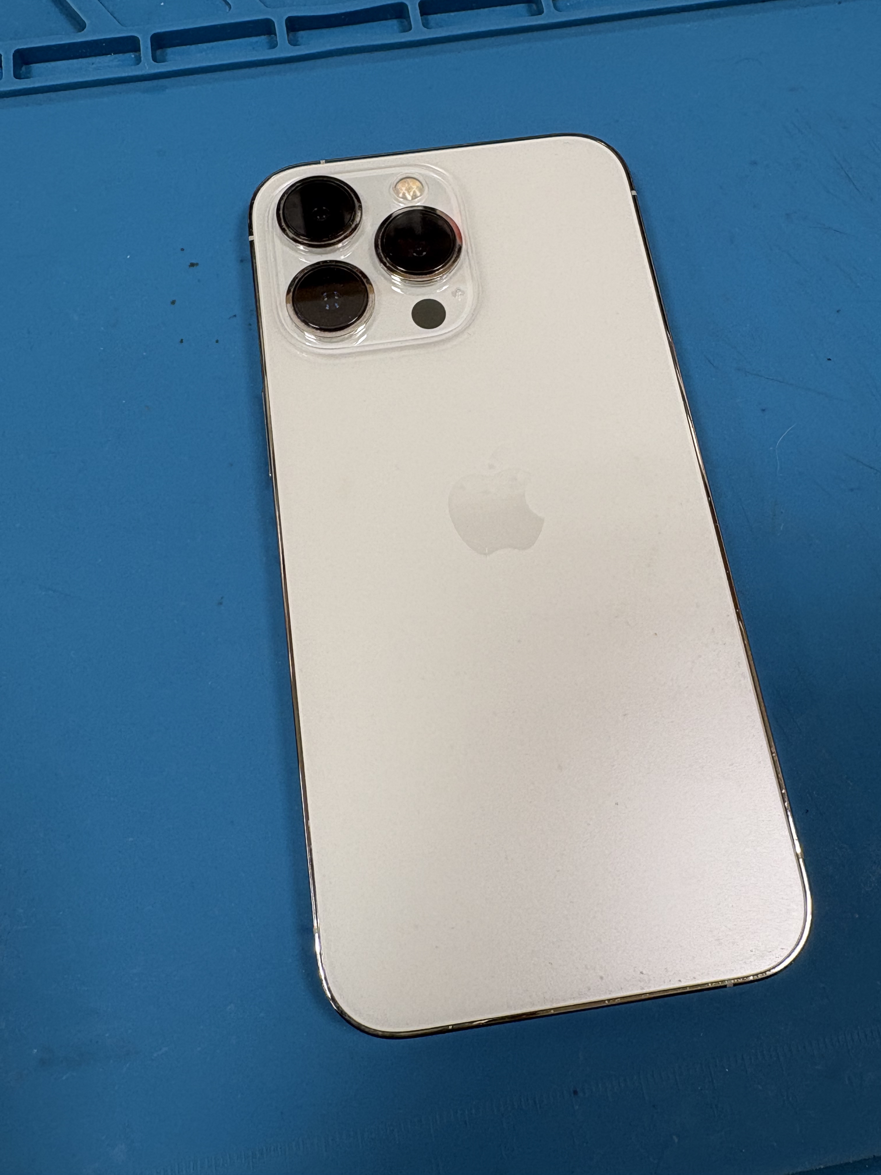 豊橋市】iPhone 13 Proのカメラのピントが合わない！アウトカメラ交換