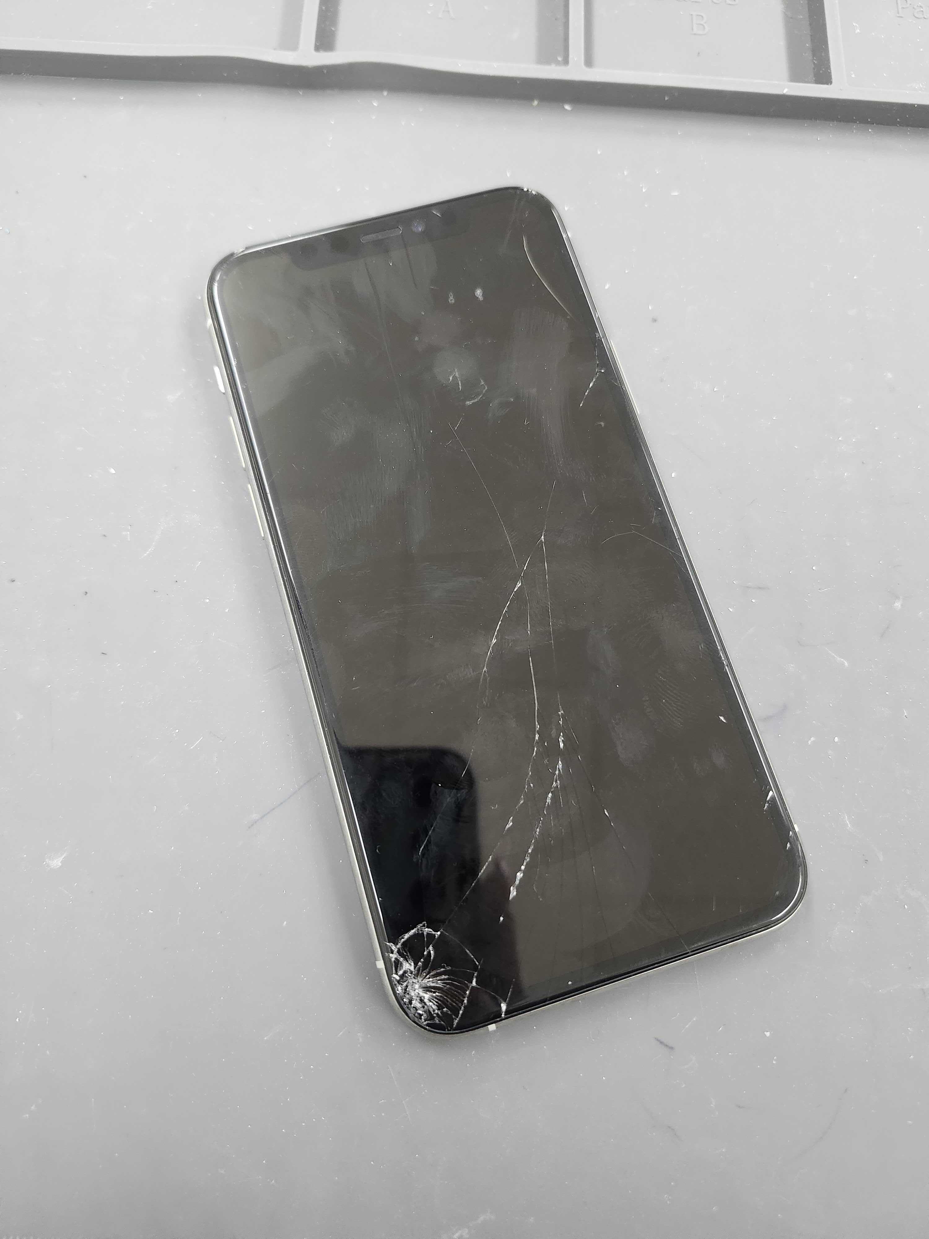 豊川市】iPhone11 Proの画面割れを即日60分で修理！ひび割れ・操作不良