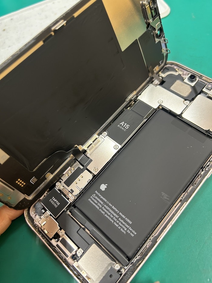 アイフォン　iPhone13　画面交換　春日井市・高蔵寺・瀬戸市・尾張旭市・多治見市・長久手市・守山区その他名古屋