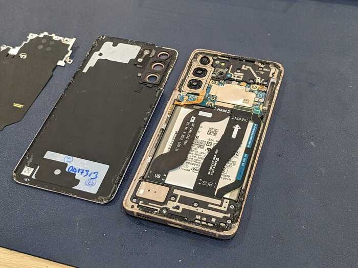 ぎゃらくしー　ギャラクシー　Galaxy  S21 5G  表示不良　画面動かない　タッチきかない　ゴーストタッチ　ひび割れ　落下　画面真っ暗　音だけする　画面修理