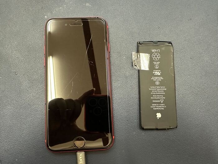あいふぉん　アイフォン　iPhone　SE2　充電の減りが早い　電源落ちる　経年劣化　充電たまらない　ばってりー　バッテリー　修理　交換　サービス表記