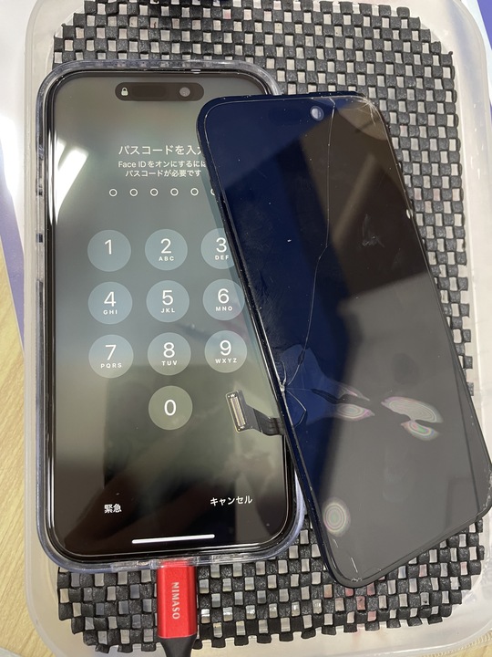 修理事例】iPhone15 画面割れ+液晶が緑に。。。即日修理で元通り！✨️