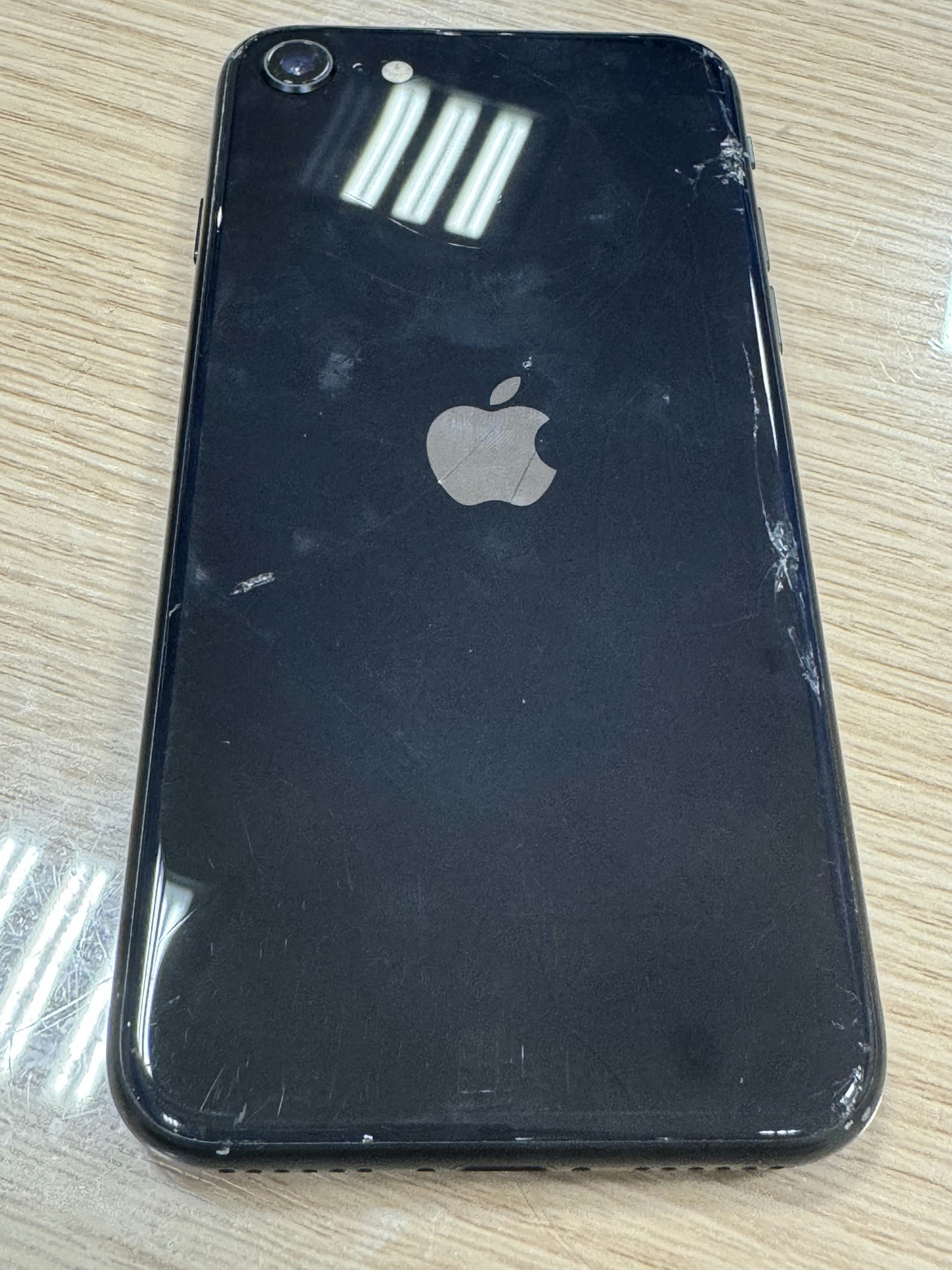 iPhoneSE3　iPhone修理　iPhone　修理　交換　背面割れ　背面修理　豊川　豊橋　新城　蒲郡　湖西　浜松