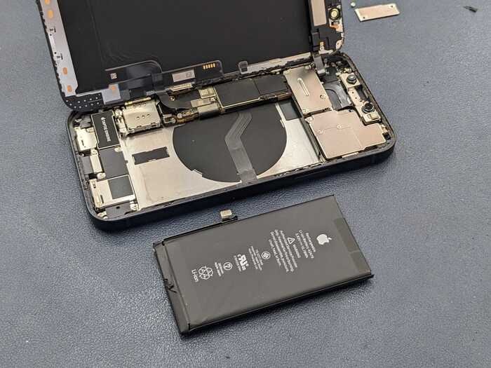 あいふぉん　アイフォン　iphone　12　バッテリー　ばってりー　膨張　経年劣化　サービス表記　修理　交換