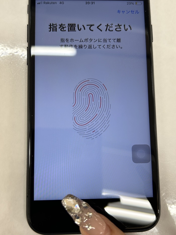 iPhone se3(ホームボタン故障) iPhone SE 3 のホームボタンが割れて指紋認証が認識しないのと反応が