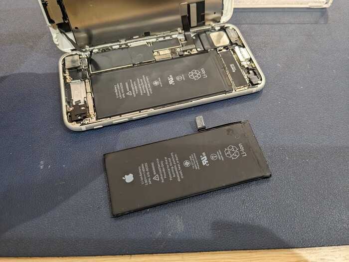 iPhone あいふぉん　7　バッテリー　充電減り早い　経年劣化　膨張