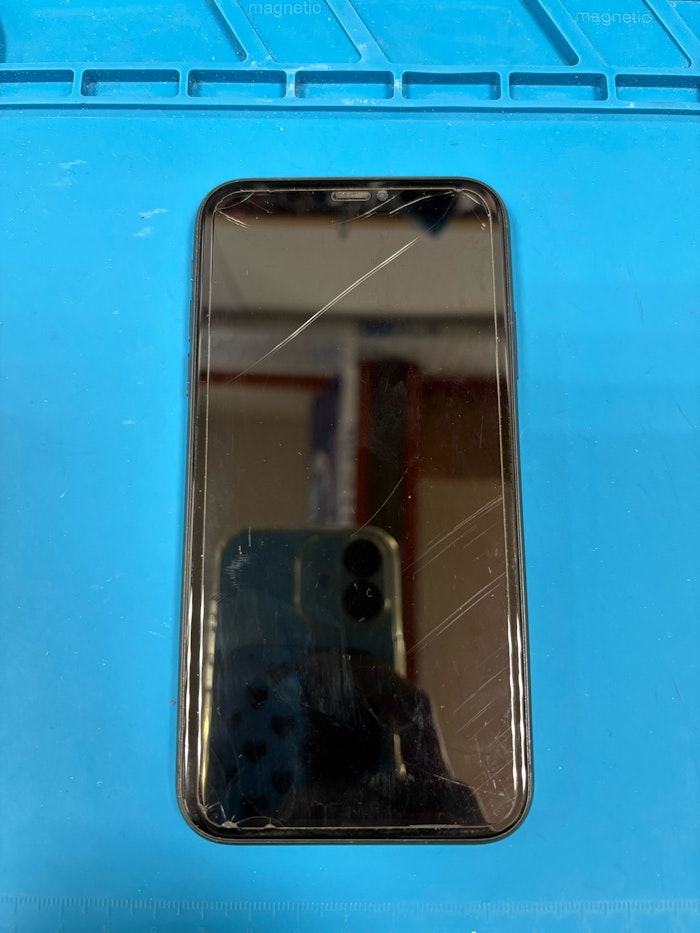 画面修理　即日　iPhone11