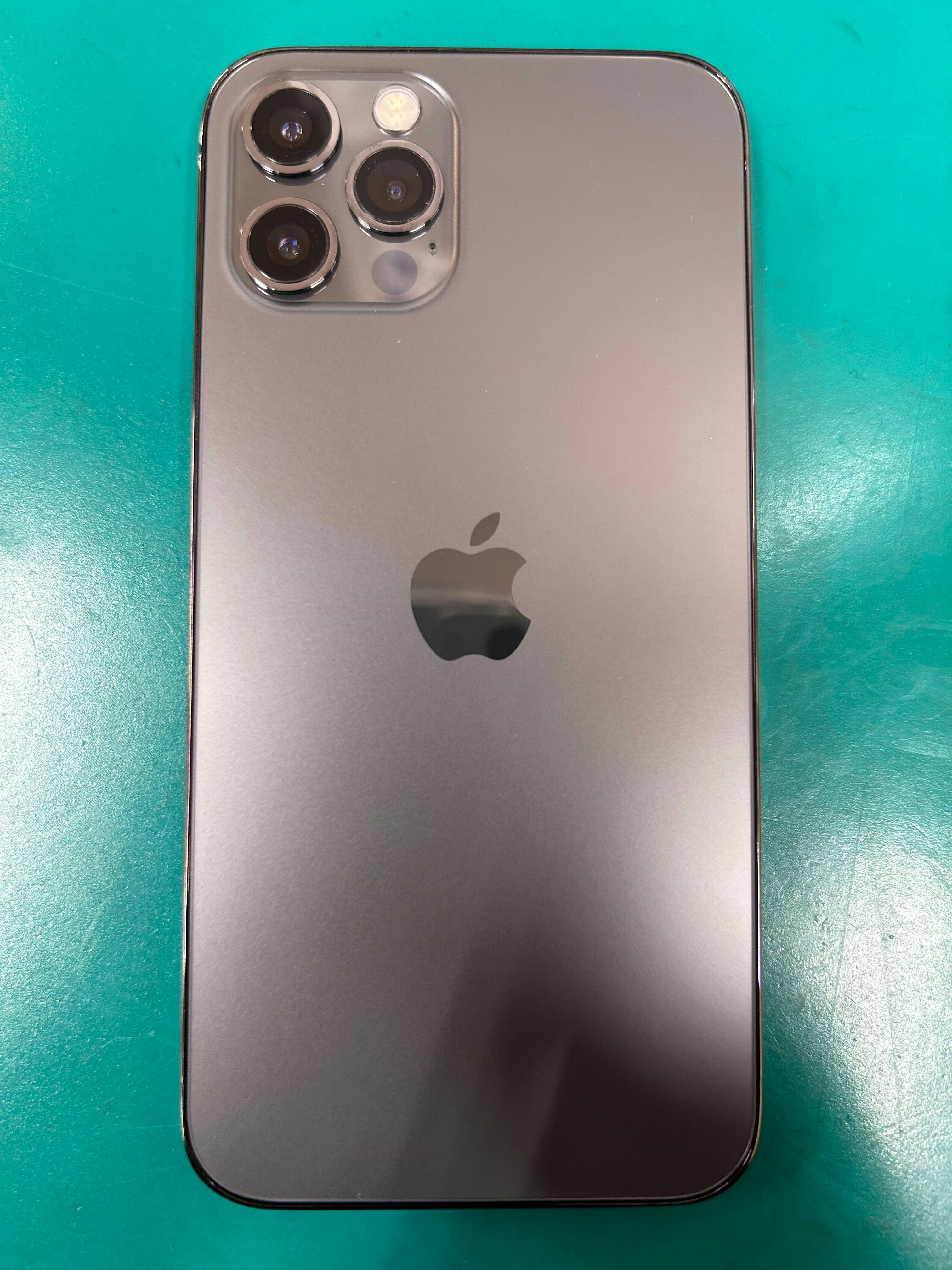 iPhone12promax　背面割れ修理