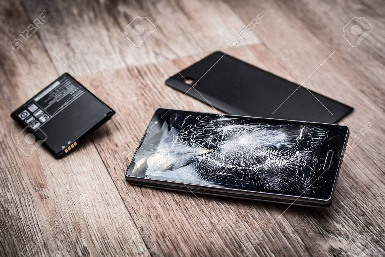 Androidスマホの画面が割れた…】放置は危険？よくある原因と修理方法