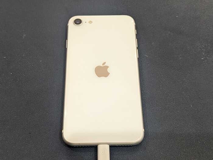 iPhoneSE2　iPhone修理　iPhone　修理　即日　スマホ　スマホ修理　バッテリー交換　バッテリー劣化　豊川　豊橋　新城　蒲郡　湖西　浜松