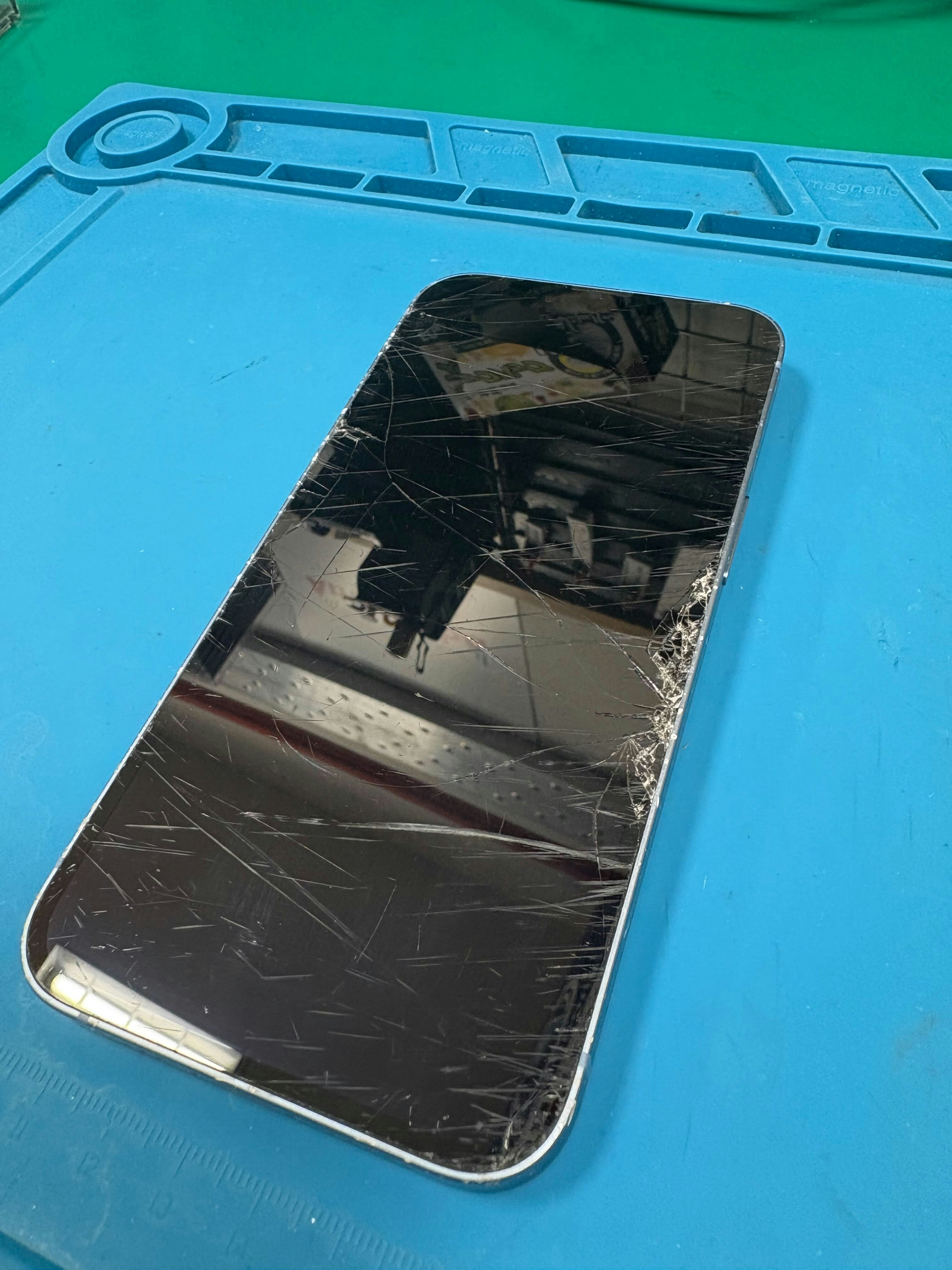 iPhone画面交換　豊橋修理　即日交換