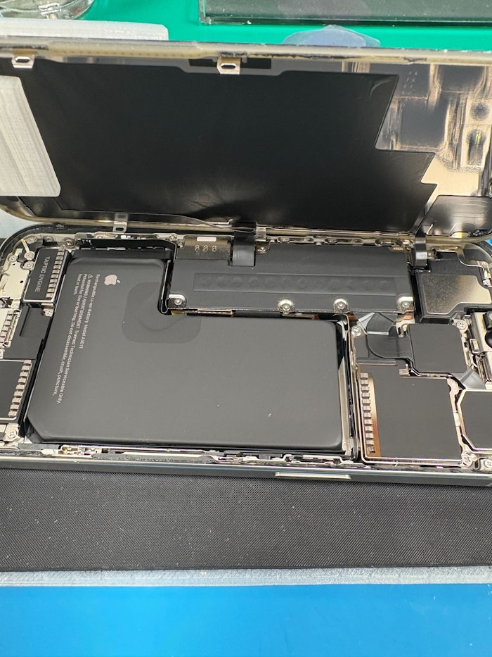 iPhone15Pro　画面修理　即日