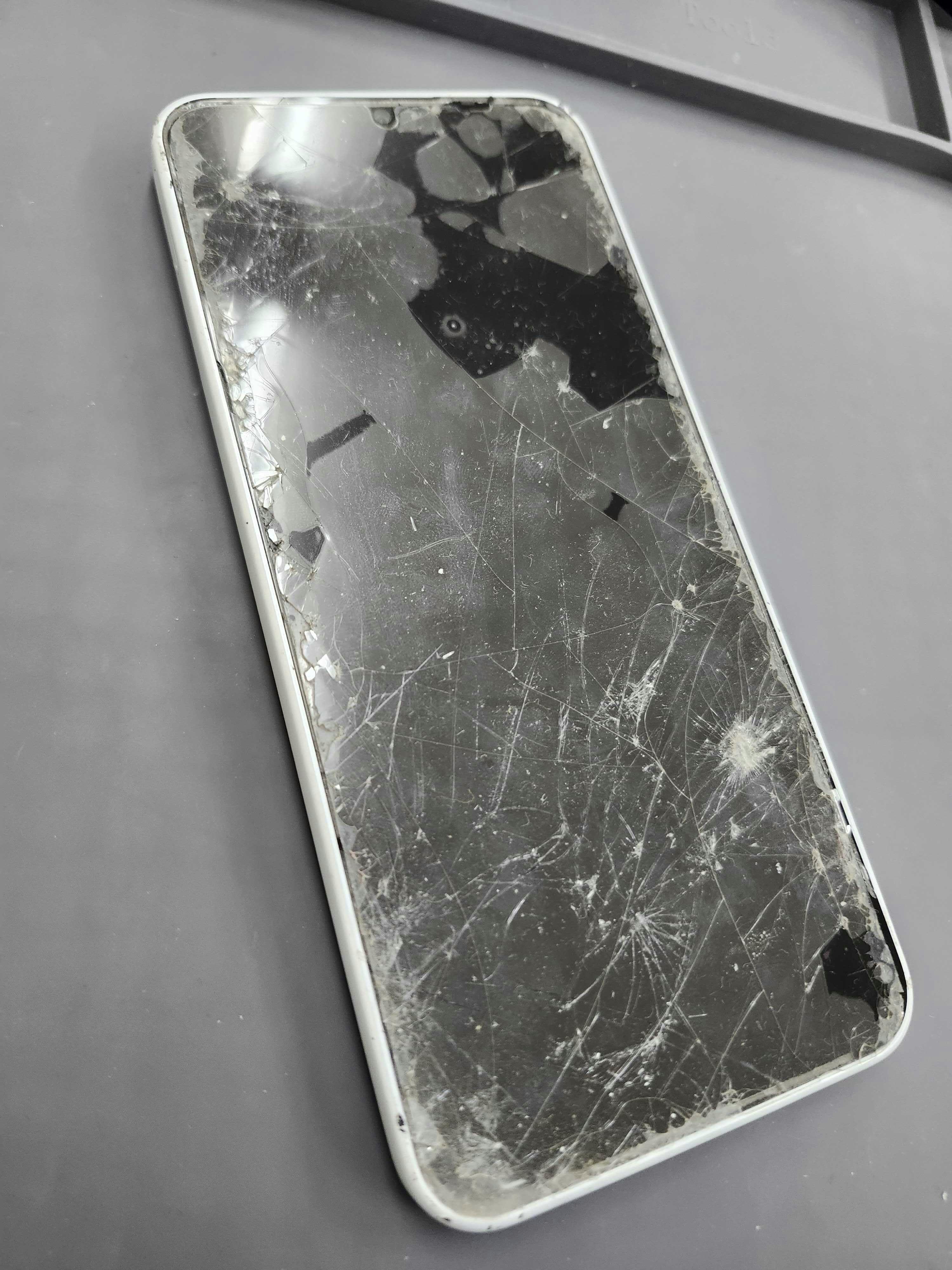 Libero   豊川市　スマホ修理　画面割れ　画面修理　修理　豊川　豊橋　新城　蒲郡　湖西　浜松