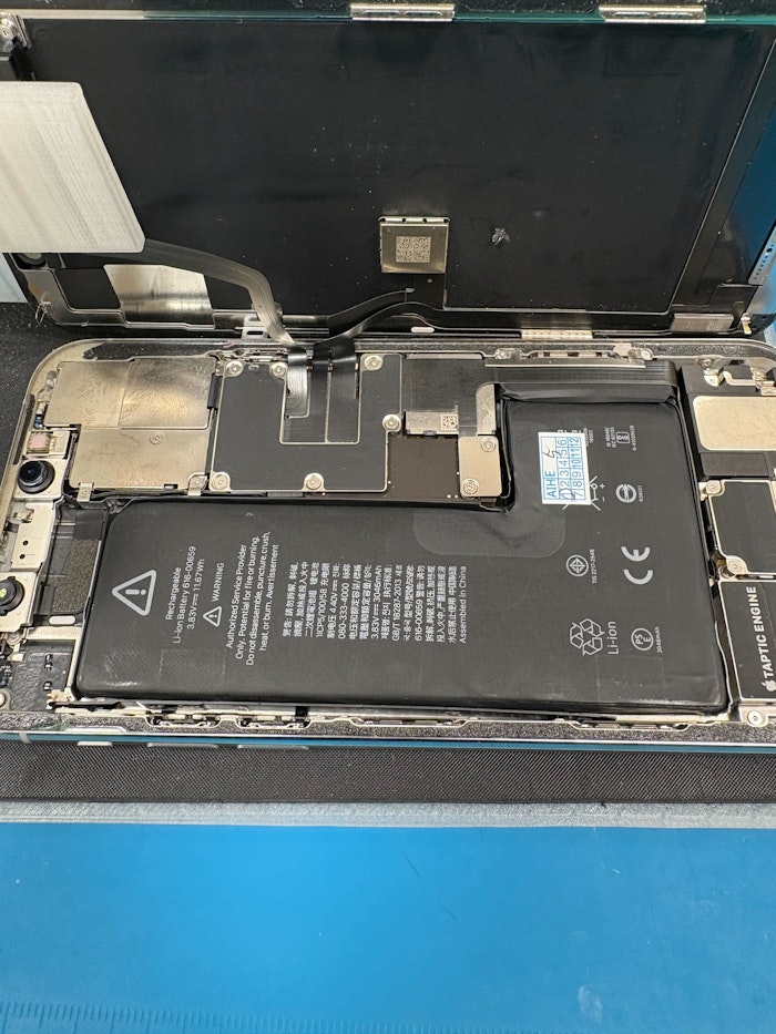 Phone11Pro　バッテリー　バッテリー交換