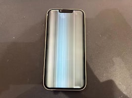 【豊川市】iPhone14の液晶不良修理｜縦線・表示不良も画面交換で即日改善！