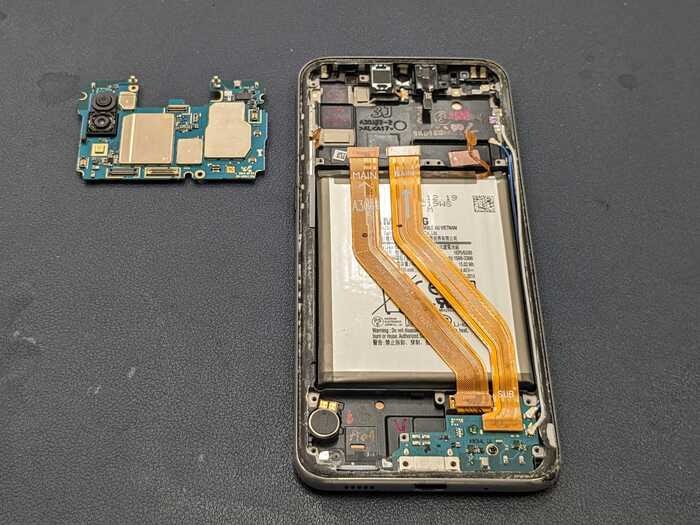 ぎゃらくしー　ギャラクシー　Galaxy A52 表示不良　画面動かない　タッチきかない　ゴーストタッチ　ひび割れ　落下　画面真っ暗　音だけする　画面修理