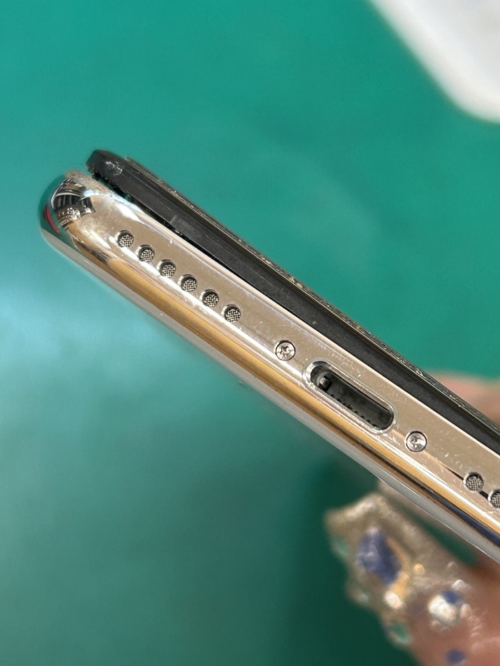 iPhoneX 画面が浮いてきた バッテリー交換 春日井市・高蔵寺・瀬戸市・尾張旭市・多治見市・長久手市・守山区・名古屋