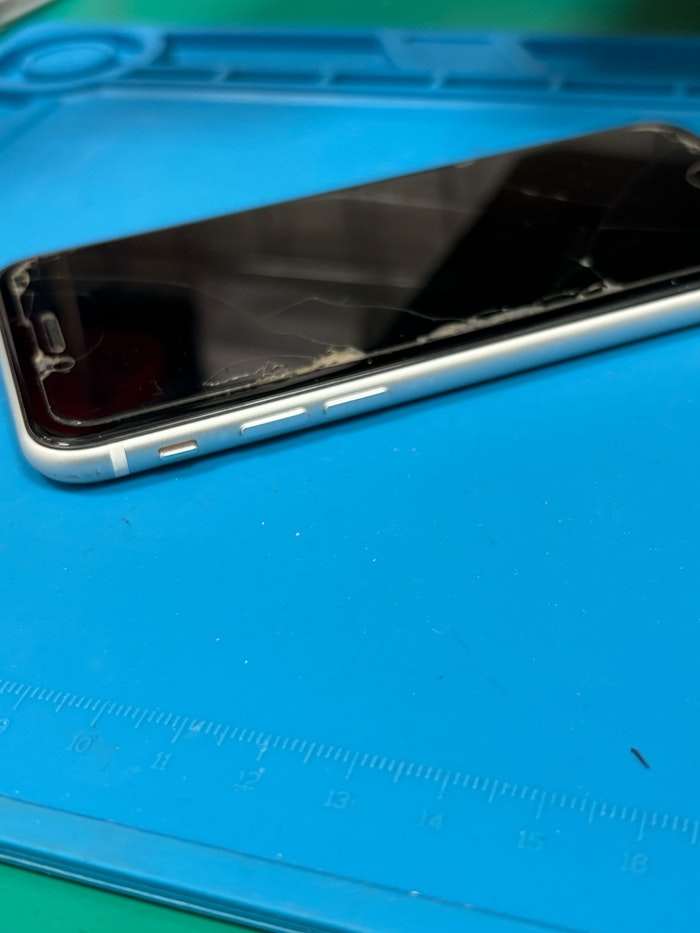 バッテリー膨張　即日　iPhone