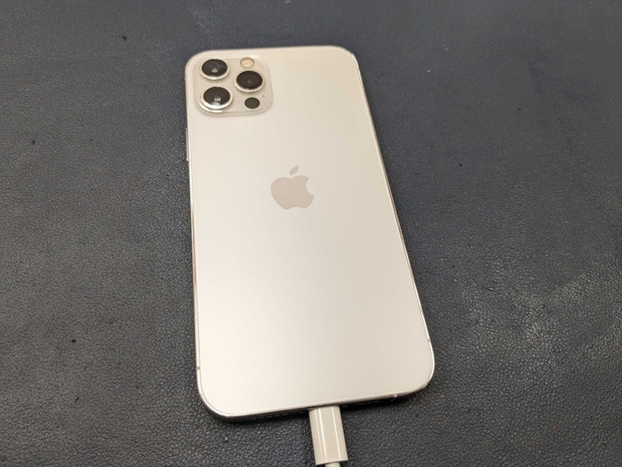 あいふぉん　アイフォン　iPhone12Pro 充電もたない　1日もたない　減りが早い　経年劣化　サービス表記　電源勝手に落ちる　シャットダウン　ばってりー　バッテリー　交換　修理
