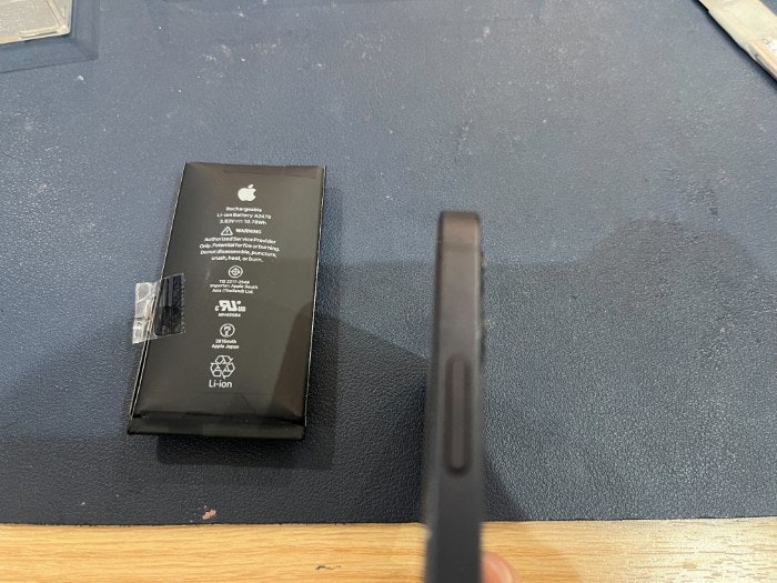 あいふぉん　アイフォン　iPhone12  充電もたない　1日もたない　減りが早い　経年劣化　サービス表記　電源勝手に落ちる　シャットダウン　ばってりー　バッテリー　交換　修理