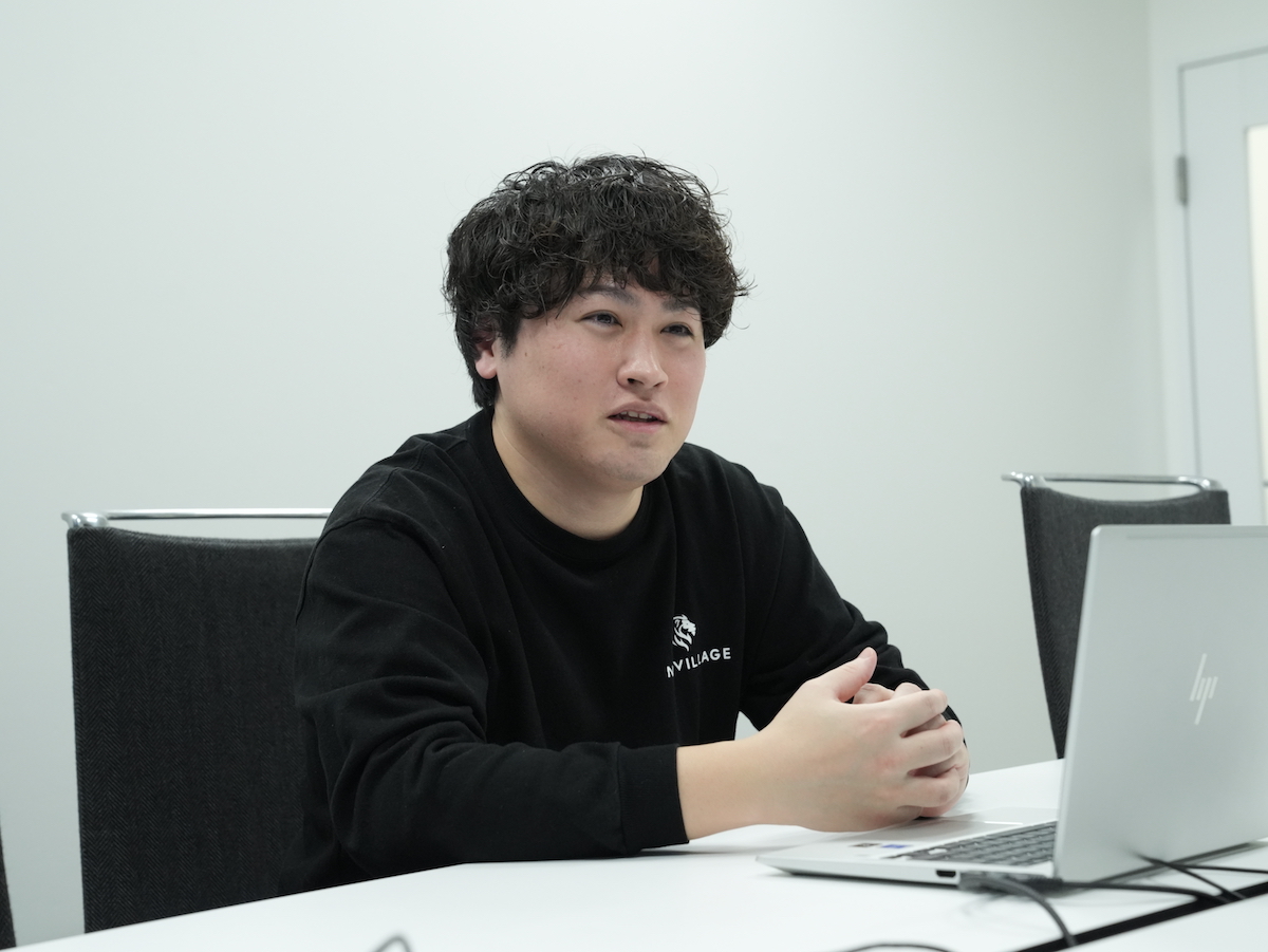 三宮様がインタビューでお話をしている画像