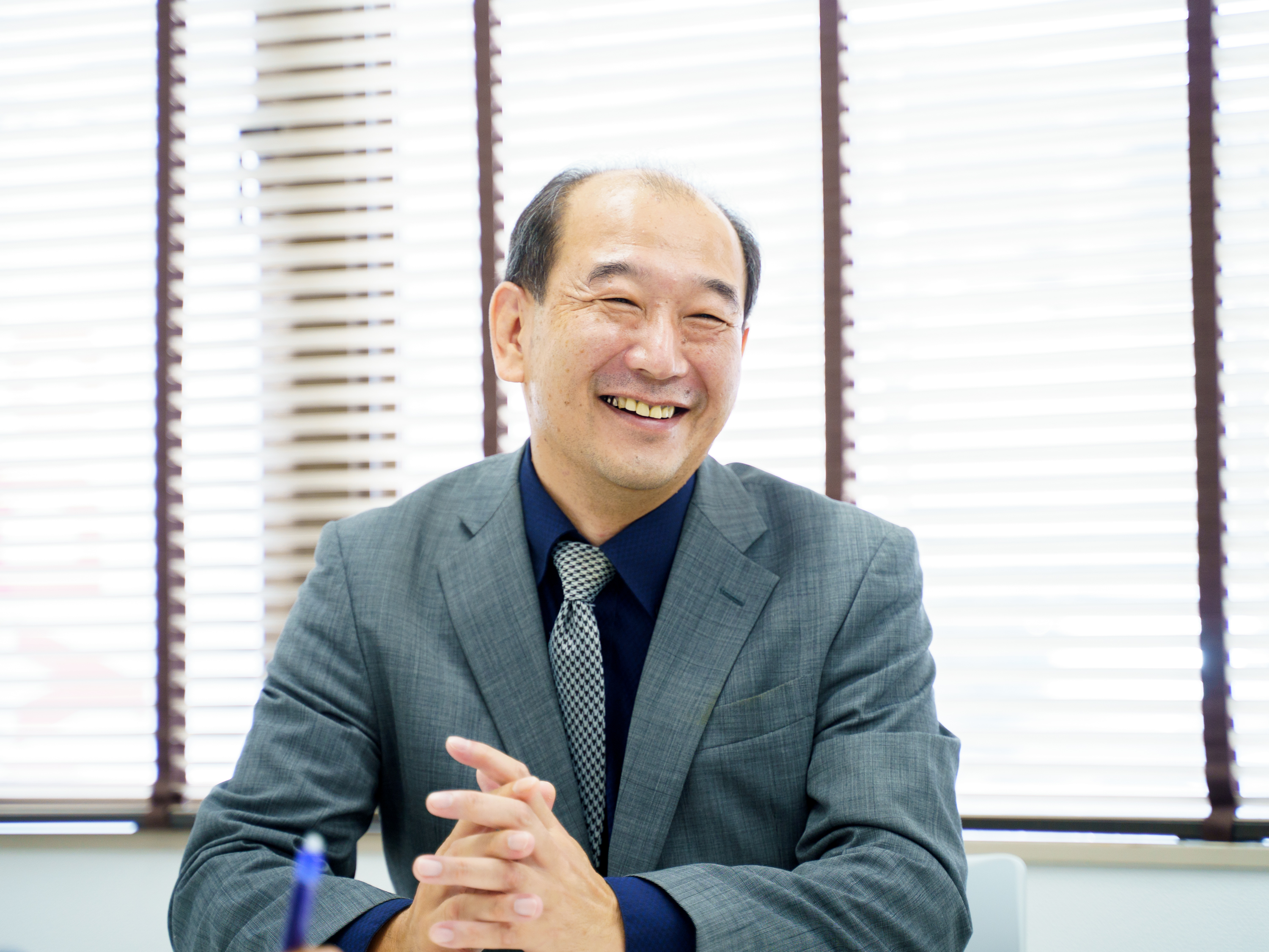 本多 様がインタビューでお話をしている画像