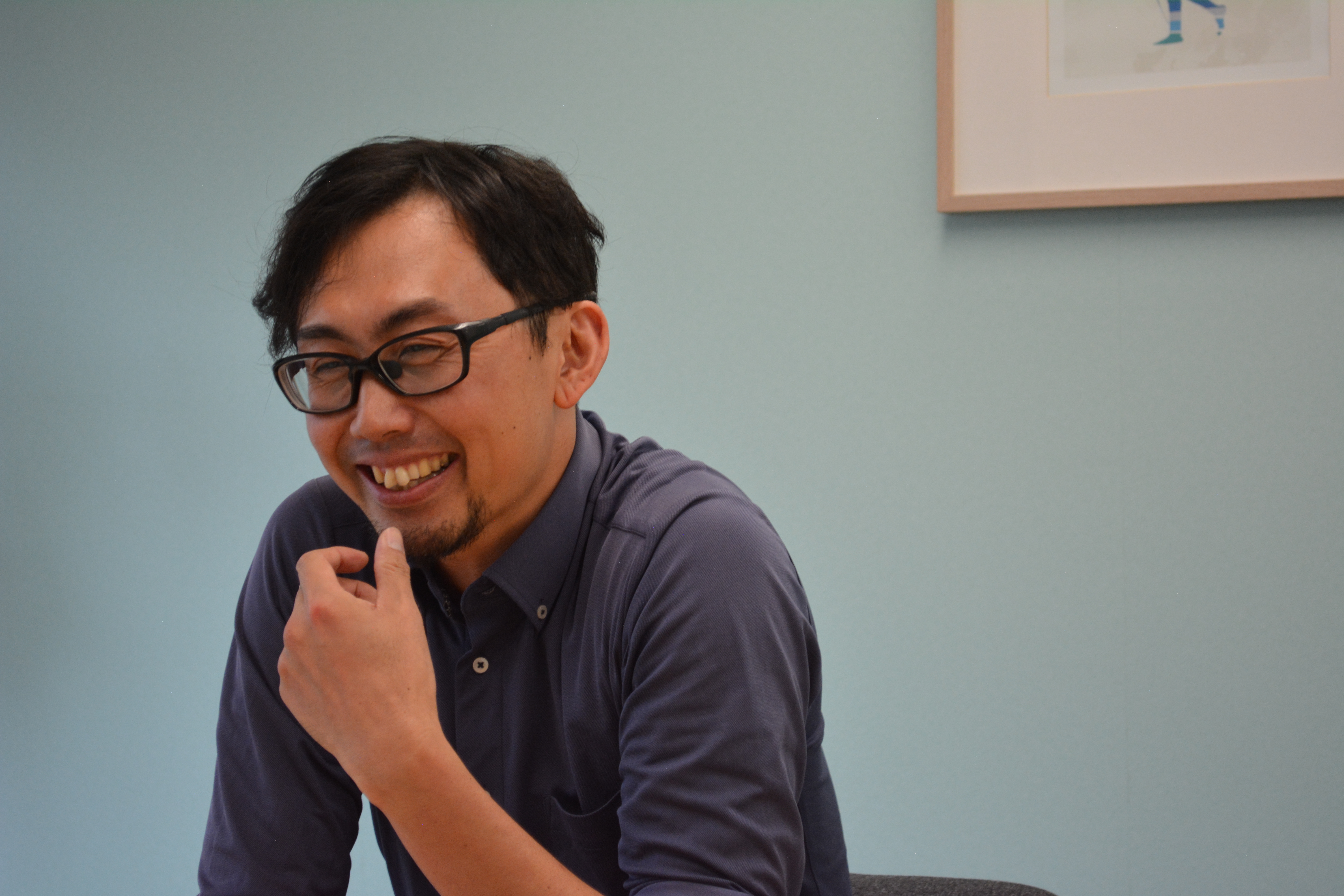 遠山様がインタビューでお話をしている画像