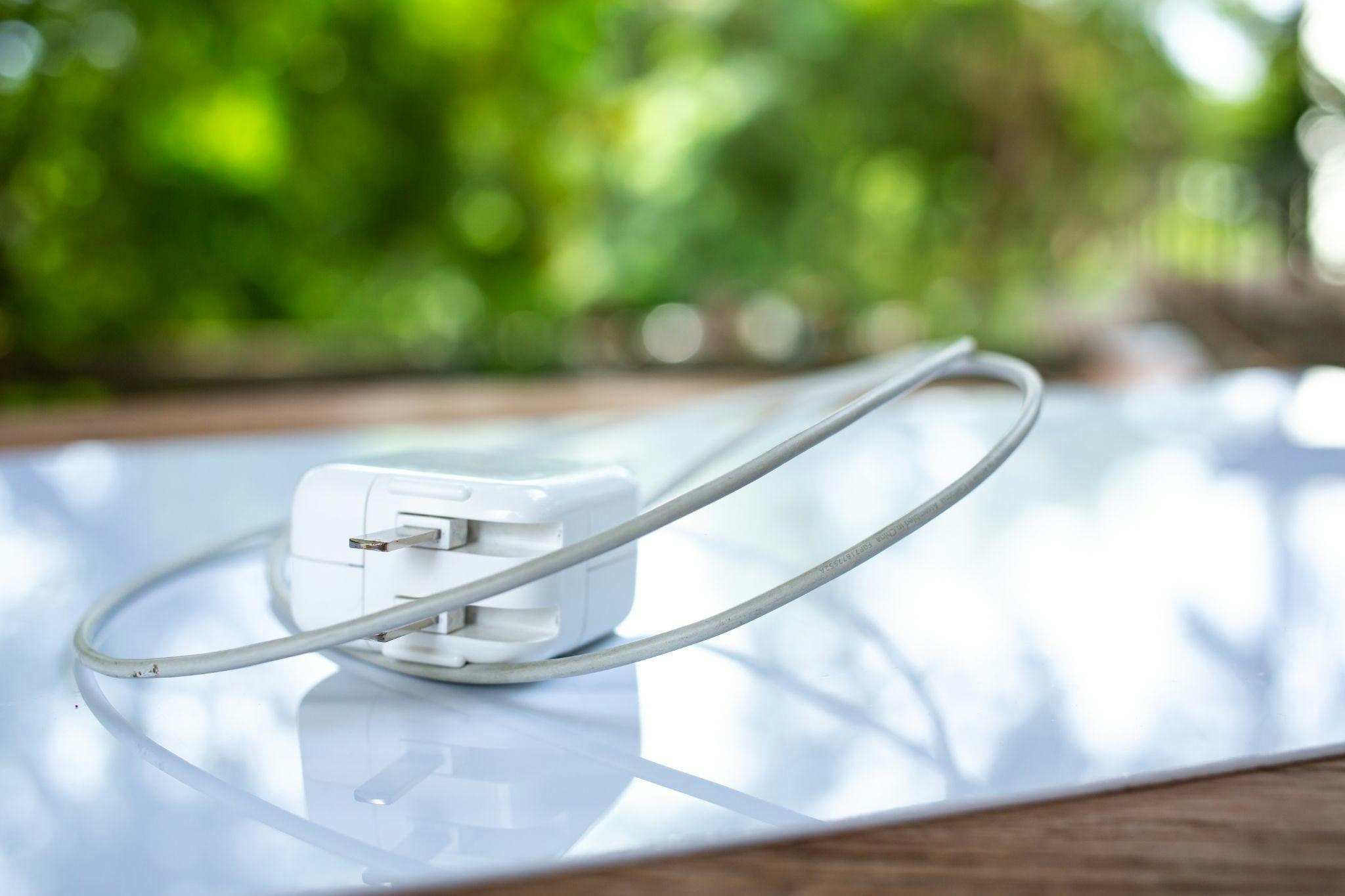 iPadの充電器を徹底比較!5W・10W・12Wそれぞれの違いとは?