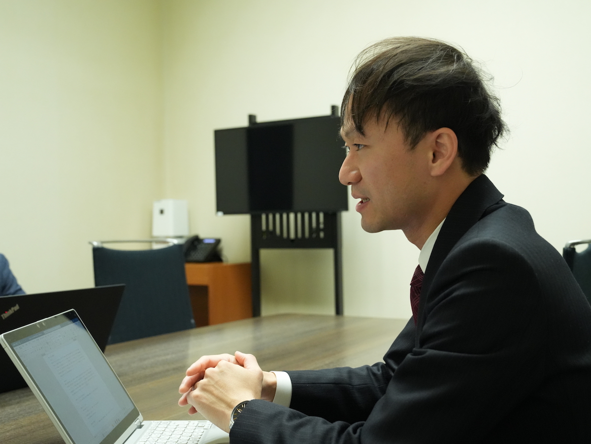 山田様がインタビューでお話をしている画像