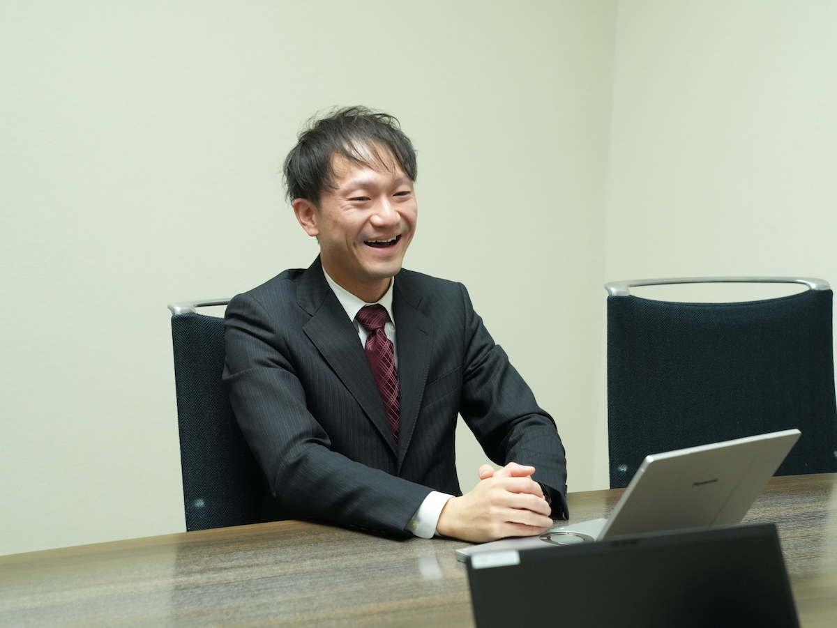 山田様がインタビューでお話をしている画像