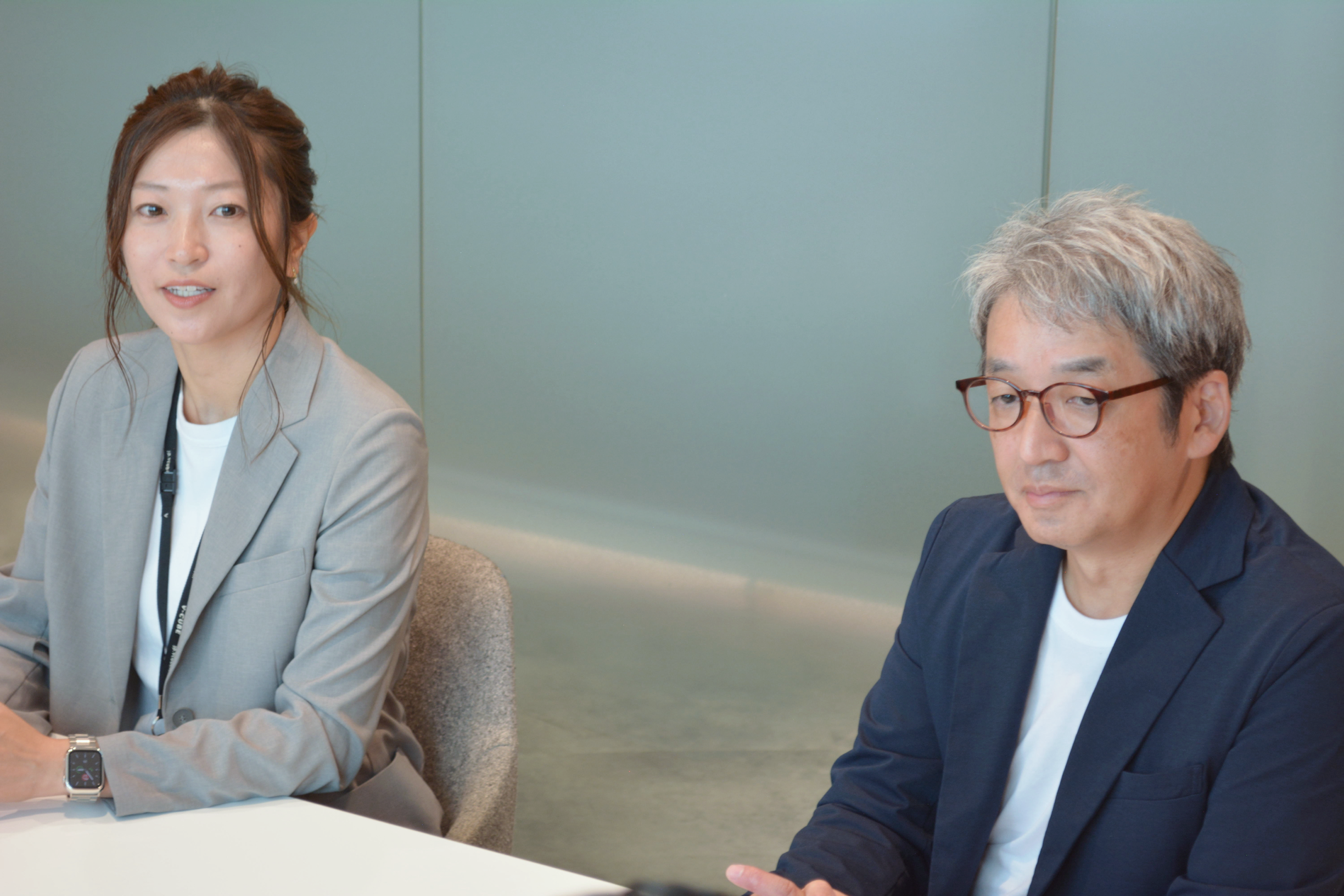 加藤様中根様がインタビューでお話をしている画像