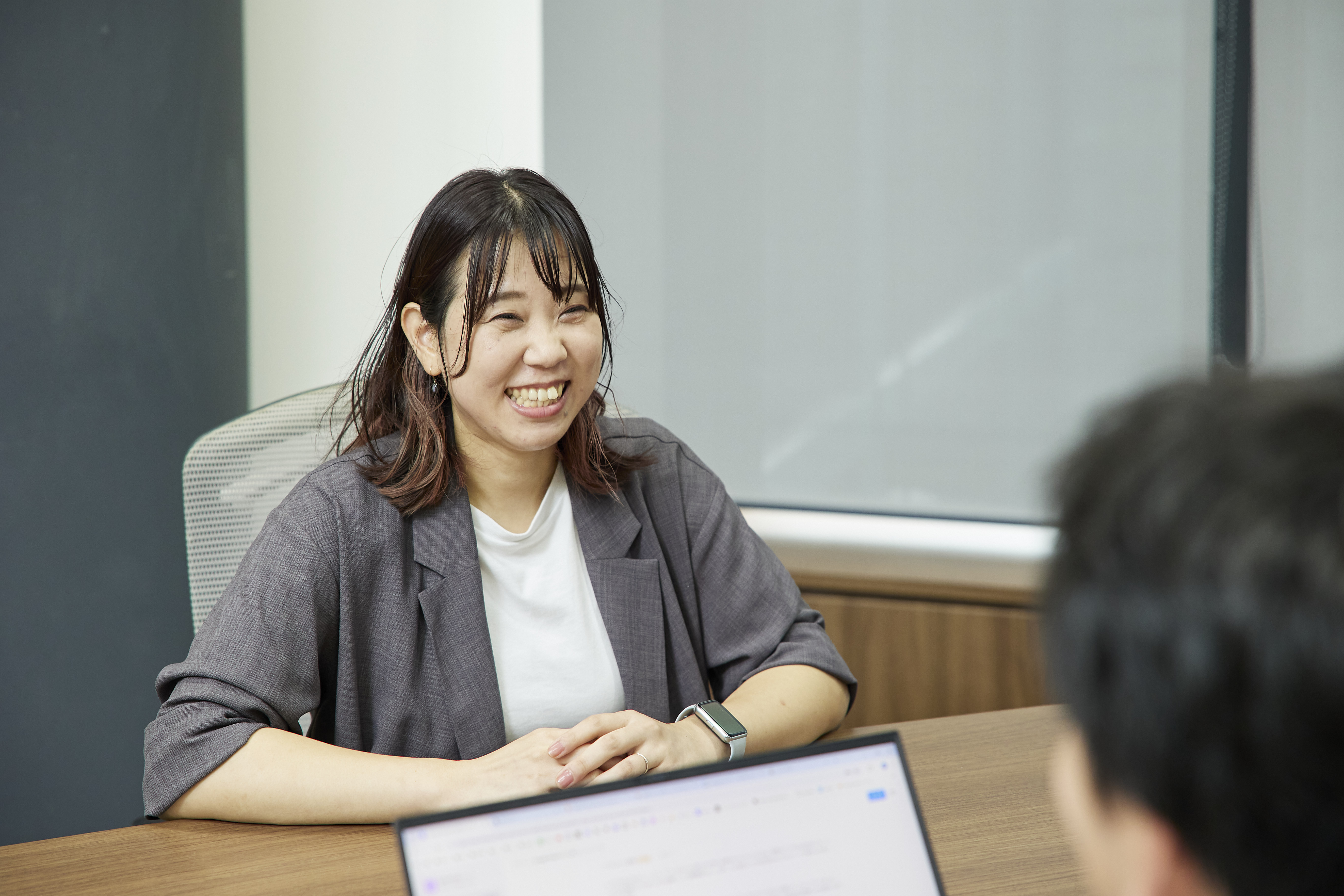 宮崎様がインタビューでお話をしている画像