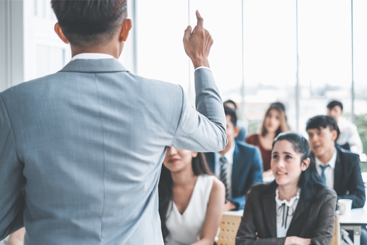 研修で挨拶をするときのポイントとは?例文付きで徹底解説