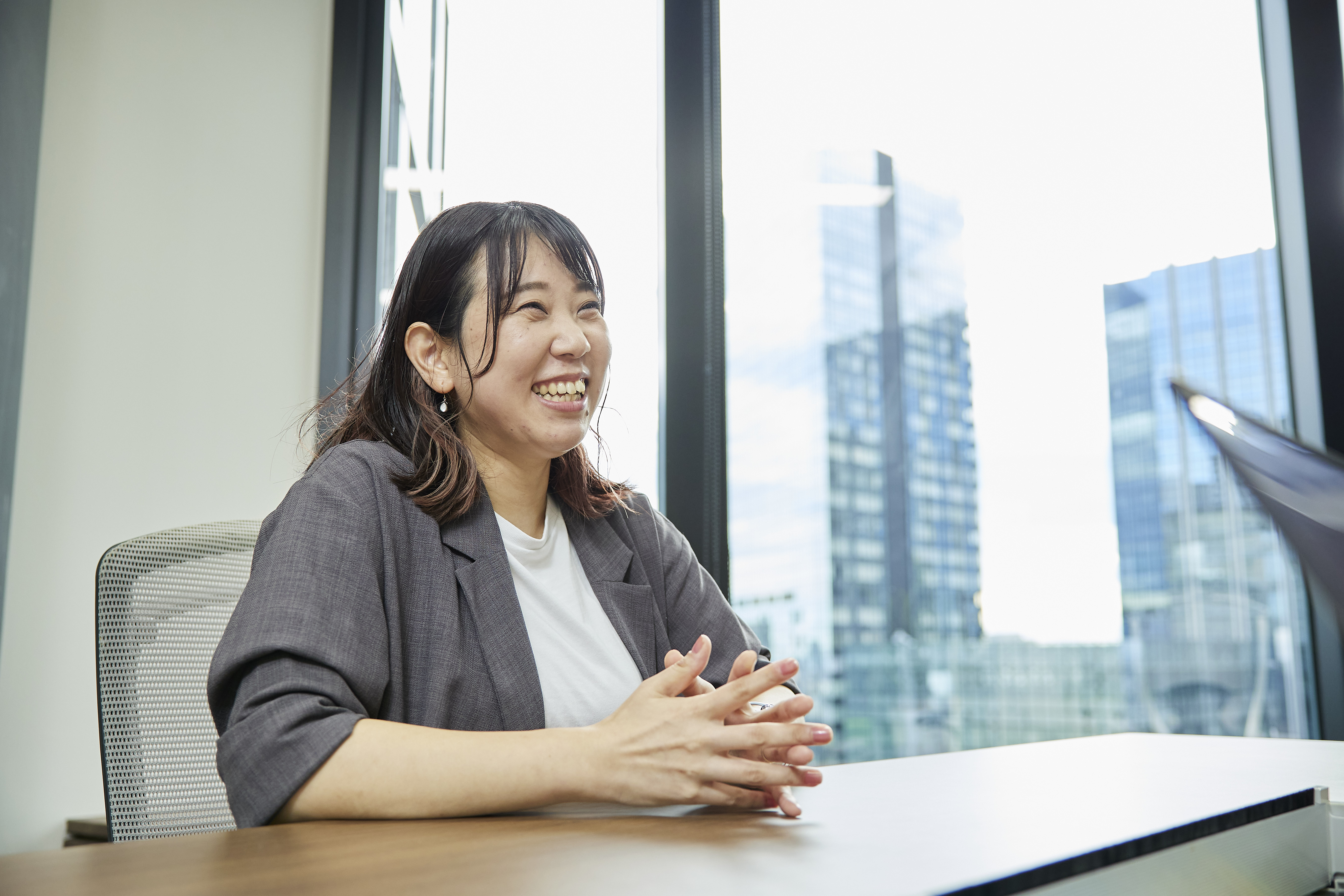 宮崎様がインタビューでお話をしている画像