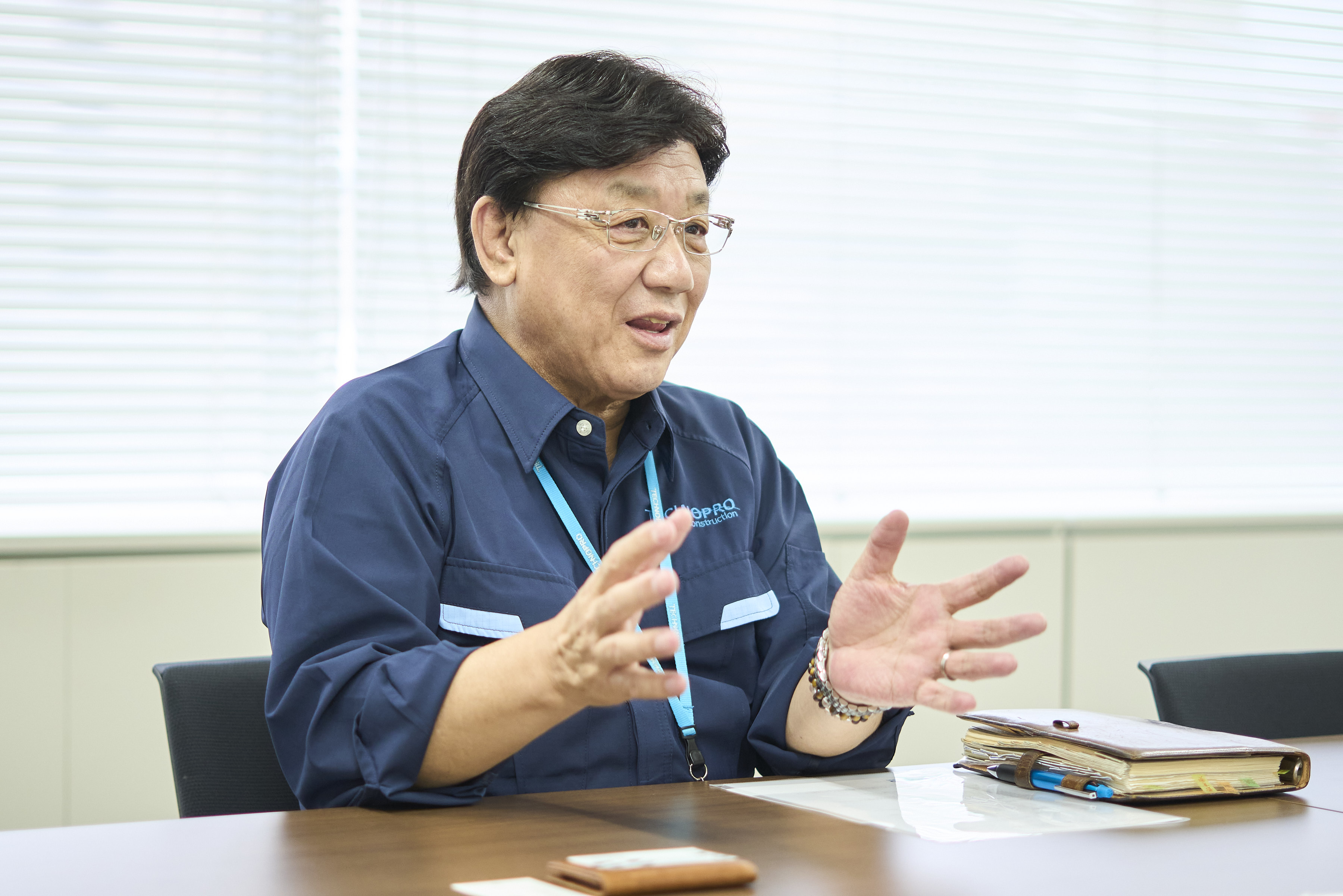 及川様がインタビューでお話をしている画像