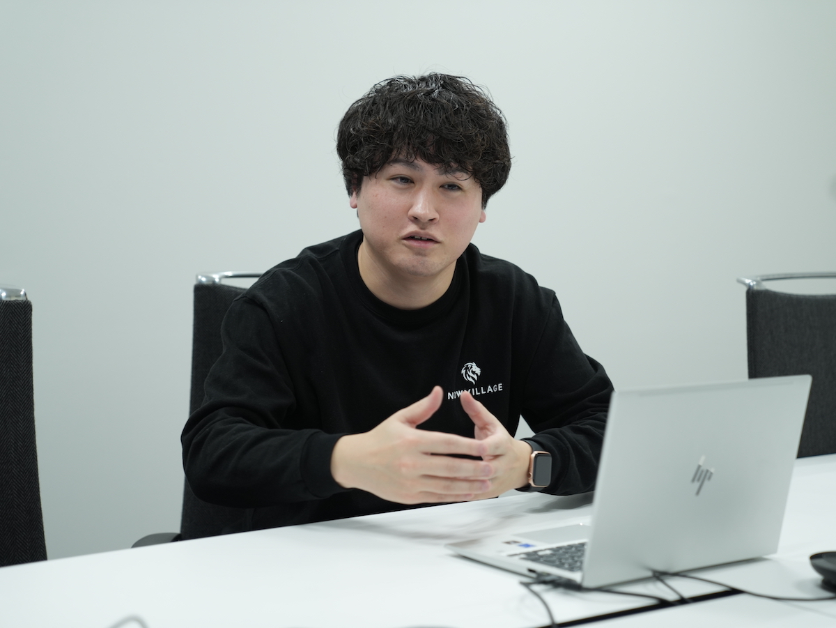 三宮様がインタビューでお話をしている画像