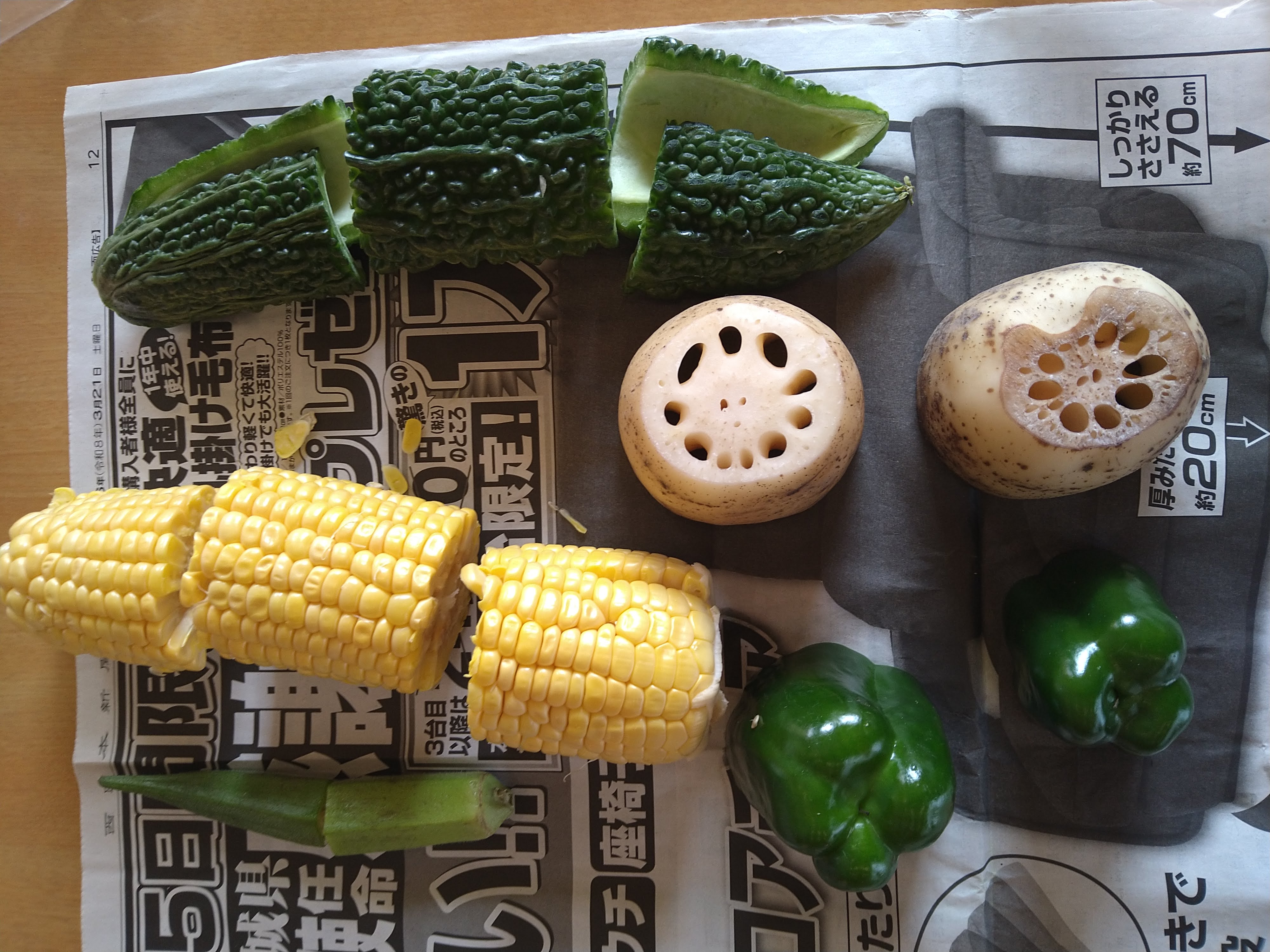 スタンプ遊びに使うれんこんやピーマンなどの野菜