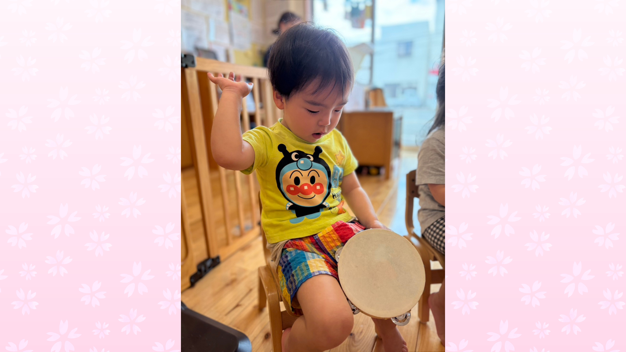 リズムに乗ってトントン！楽器遊びから見える成長のサイン
