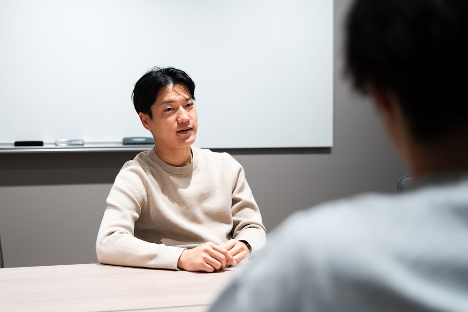 ryanさんの肩越しの杉浦さん