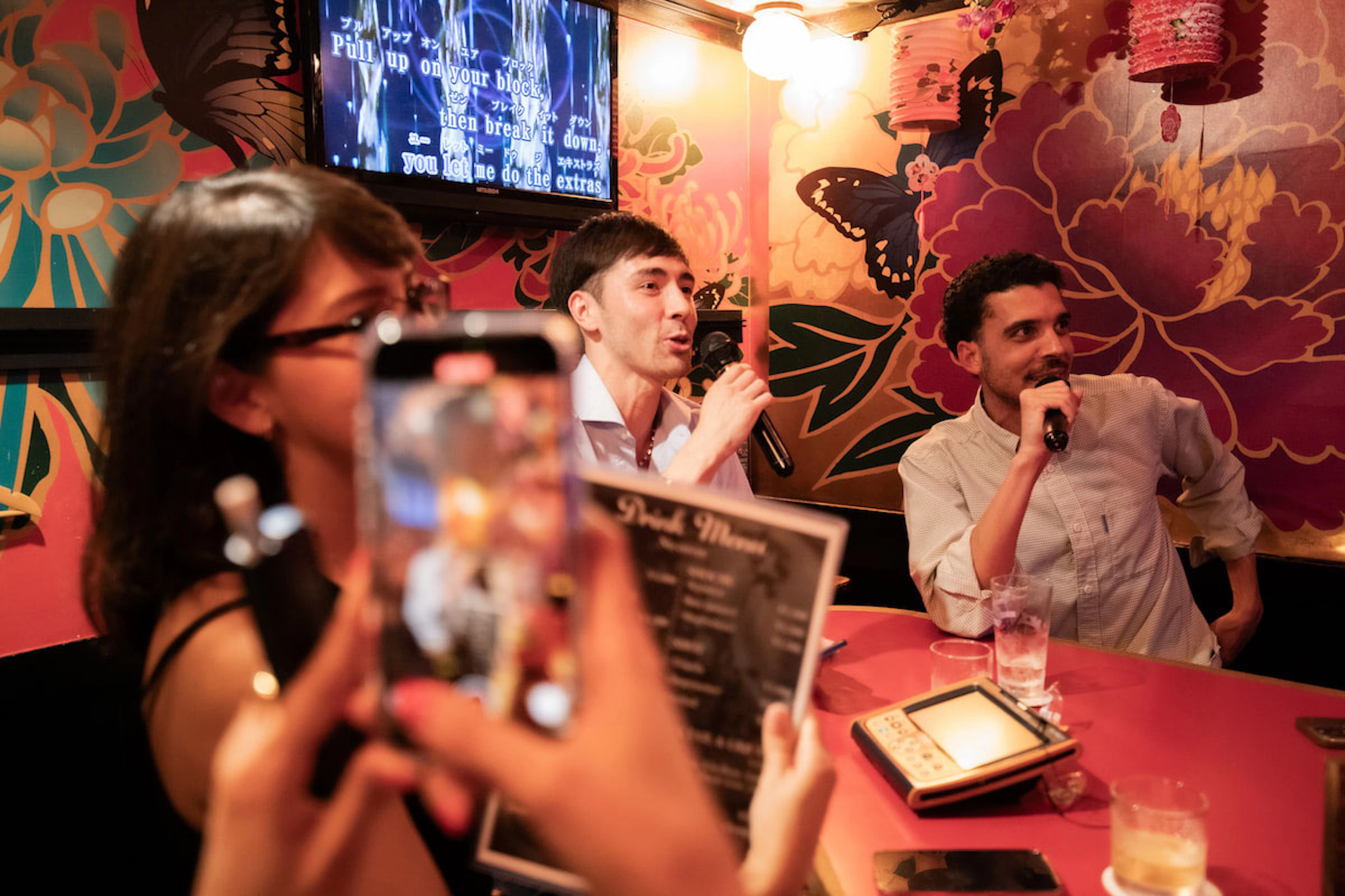 Shinjuku Underground Nightlife Tour: Izakaya Food & Bar Hopping