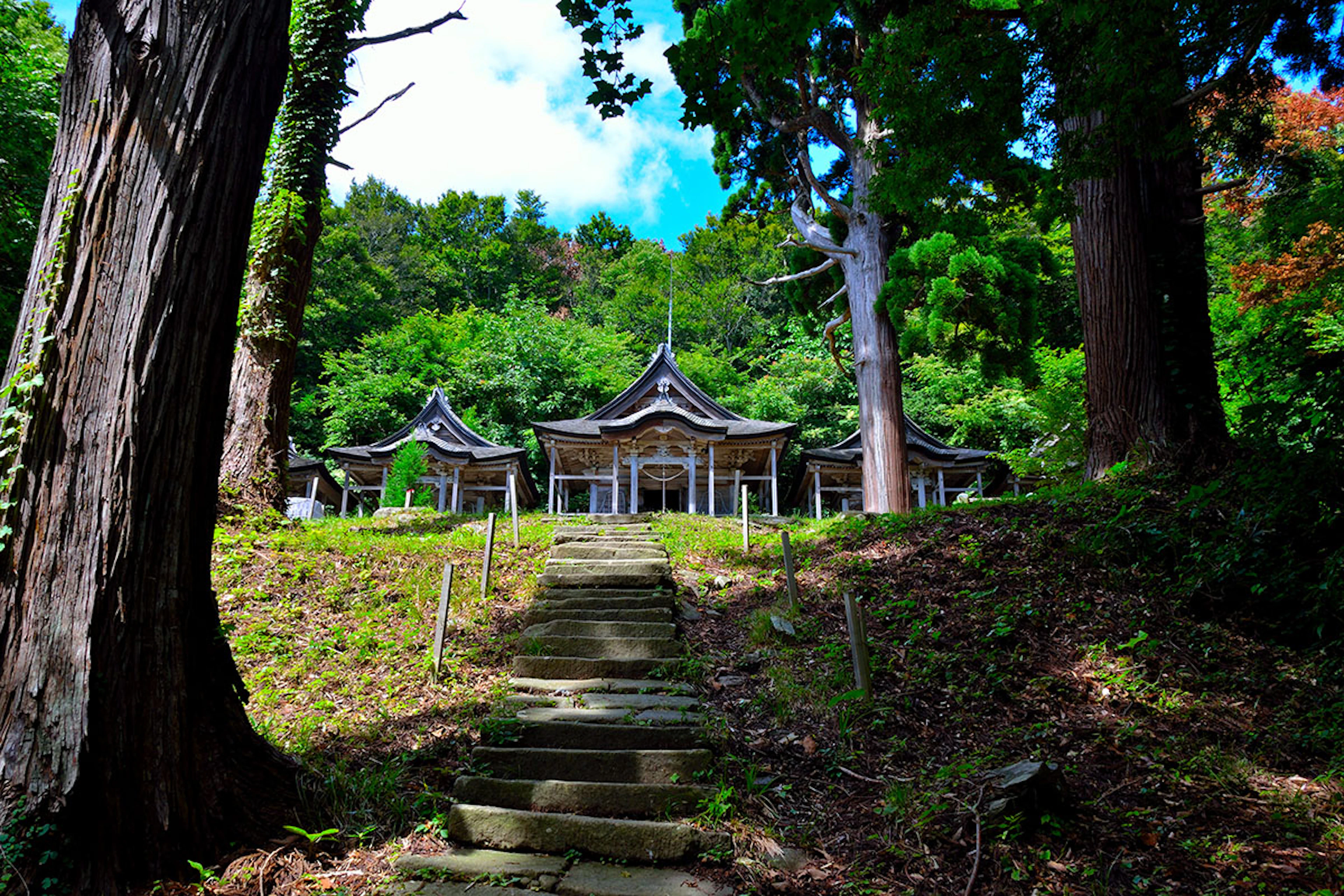 Akita’s Mountains & Hot Springs