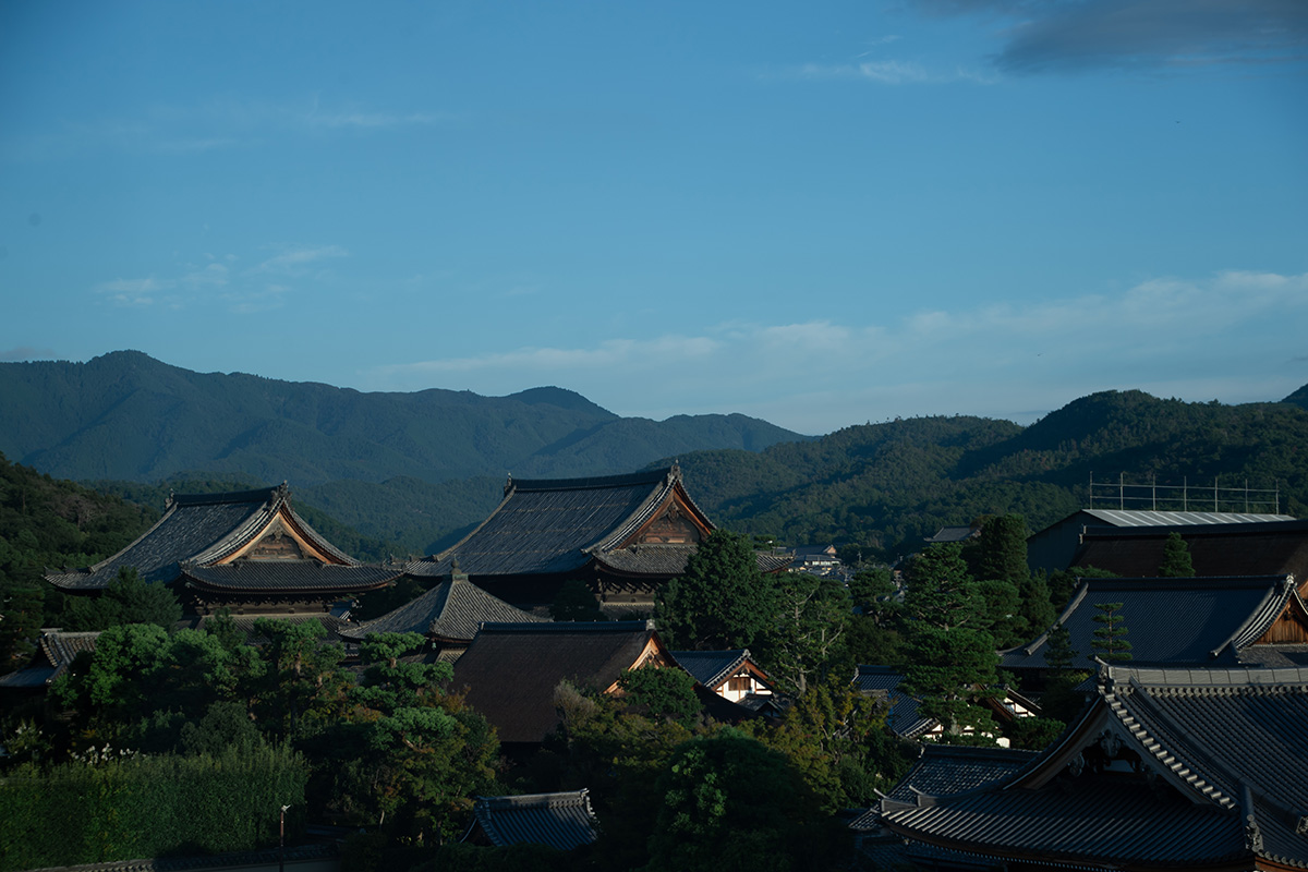 Experience an extraordinary moment at Kyoto's hidden temple. Exclusively experience a night of “Zen and Art” at Keishunin. 4