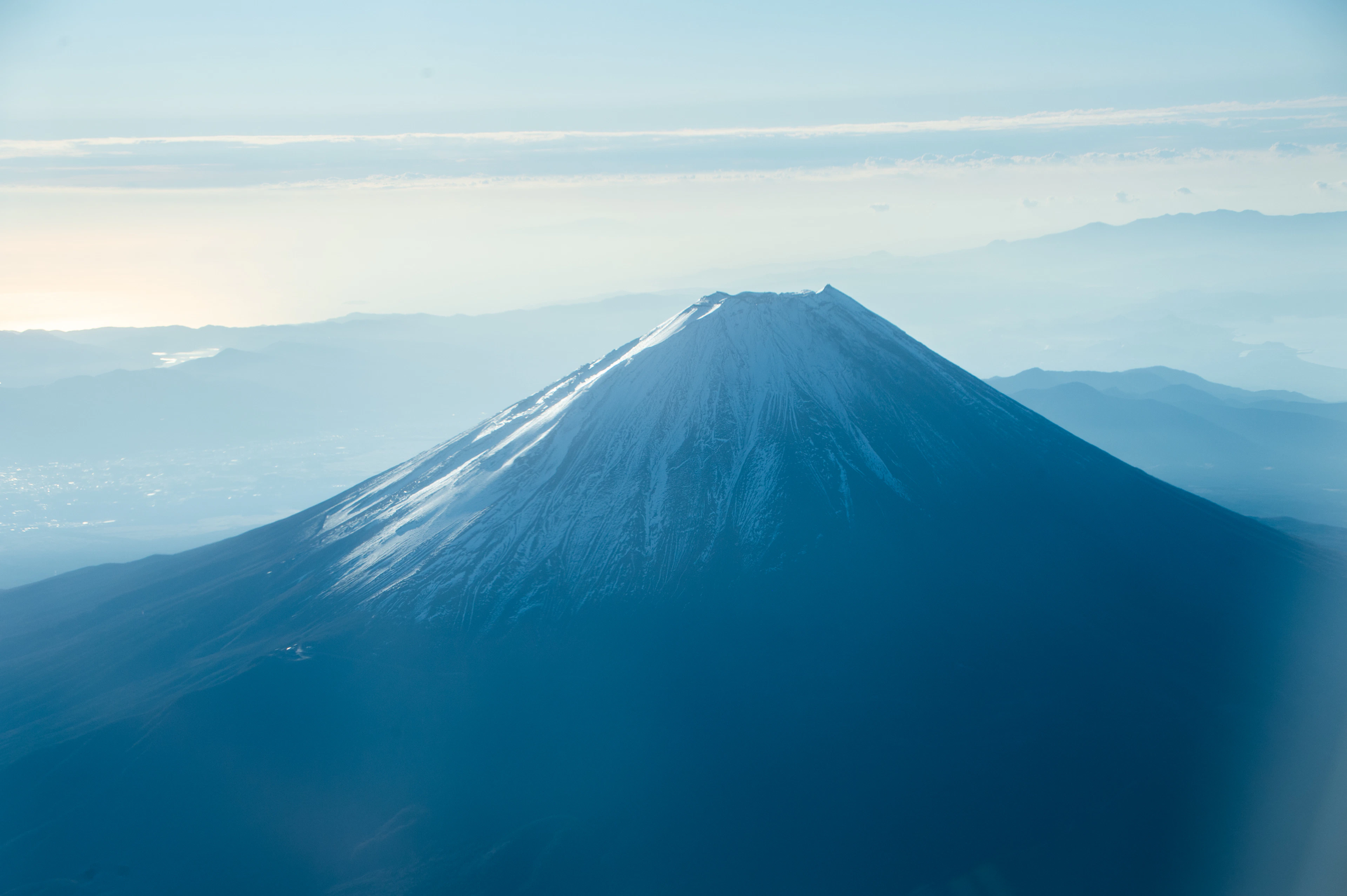 Enjoy an exclusive view of Mount Fuji from the sky. — FDA Mount Fuji Sightseeing Charter Flight - 3