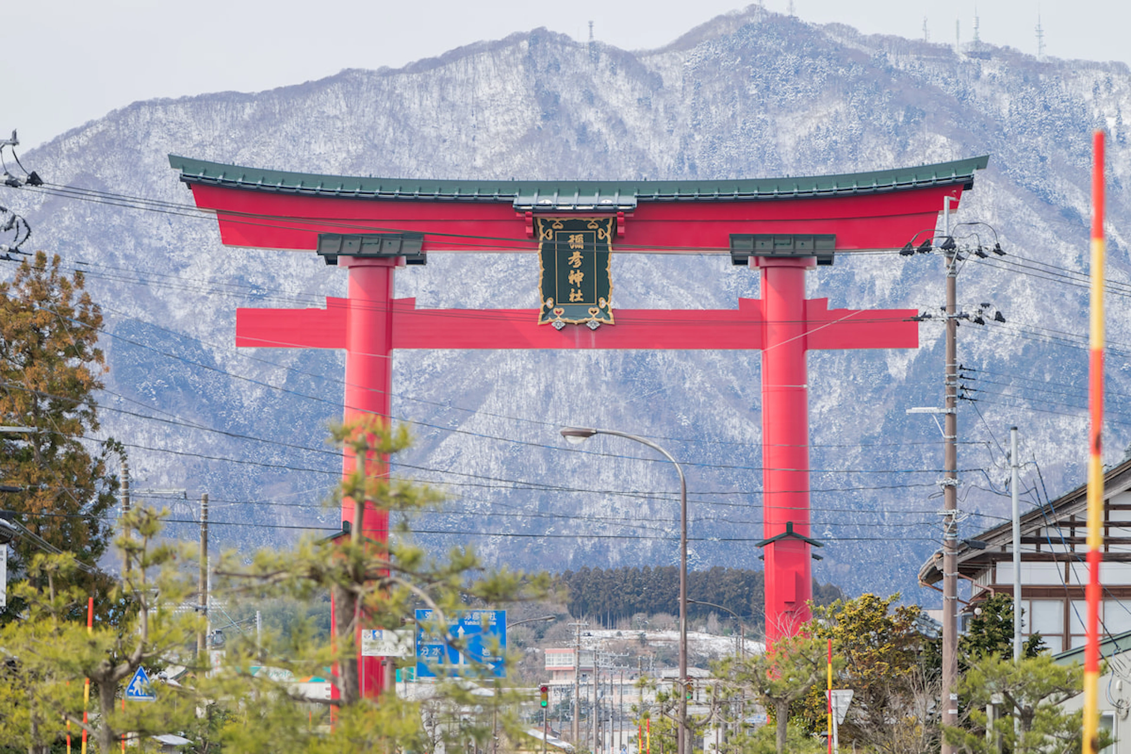 Niigata’s Coastal Charm and Mountain Views