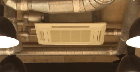 オフィス内のエアコン