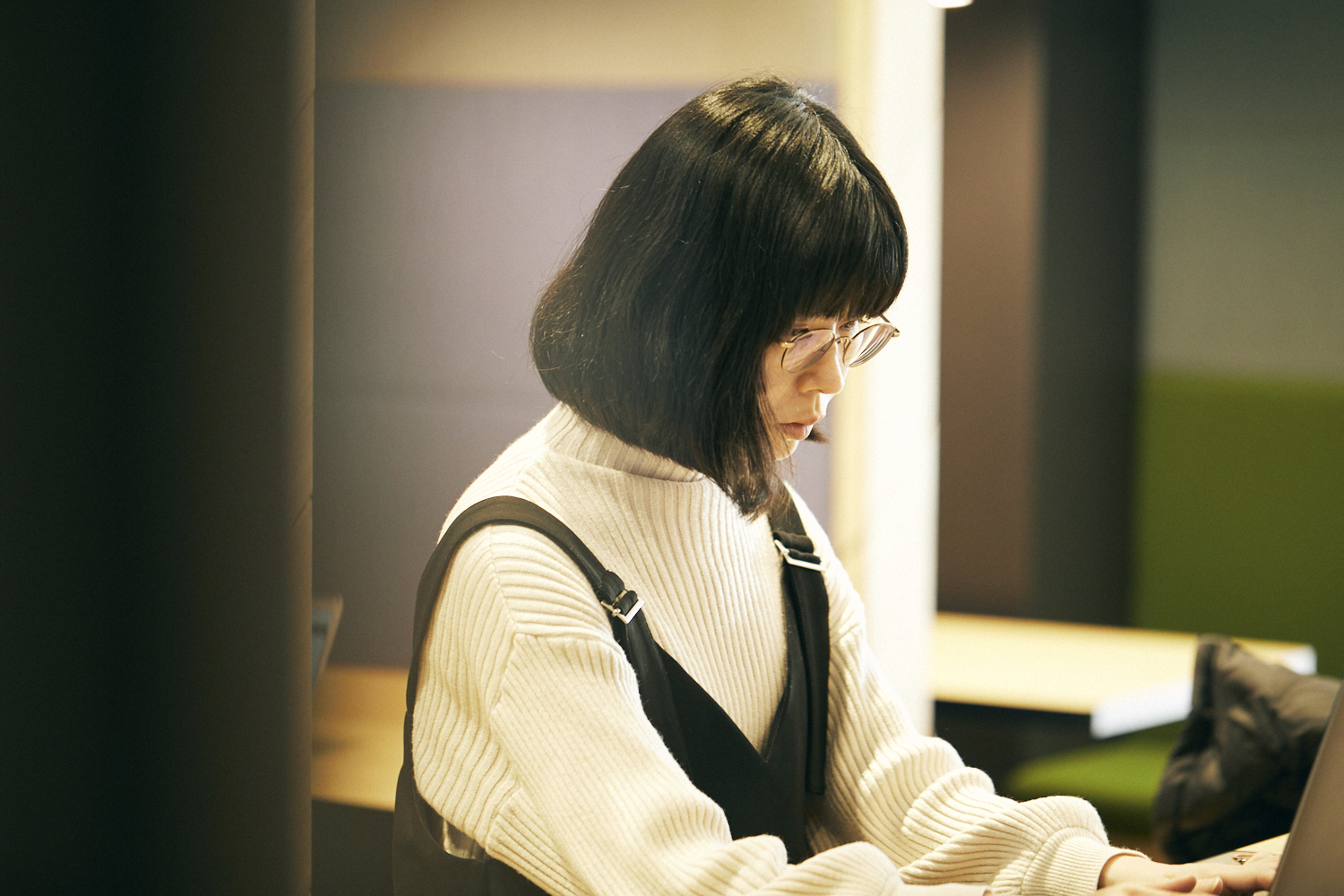 「ABE! BUS」のラッピングデザインを担当したデザイナーの伊藤菜月さん