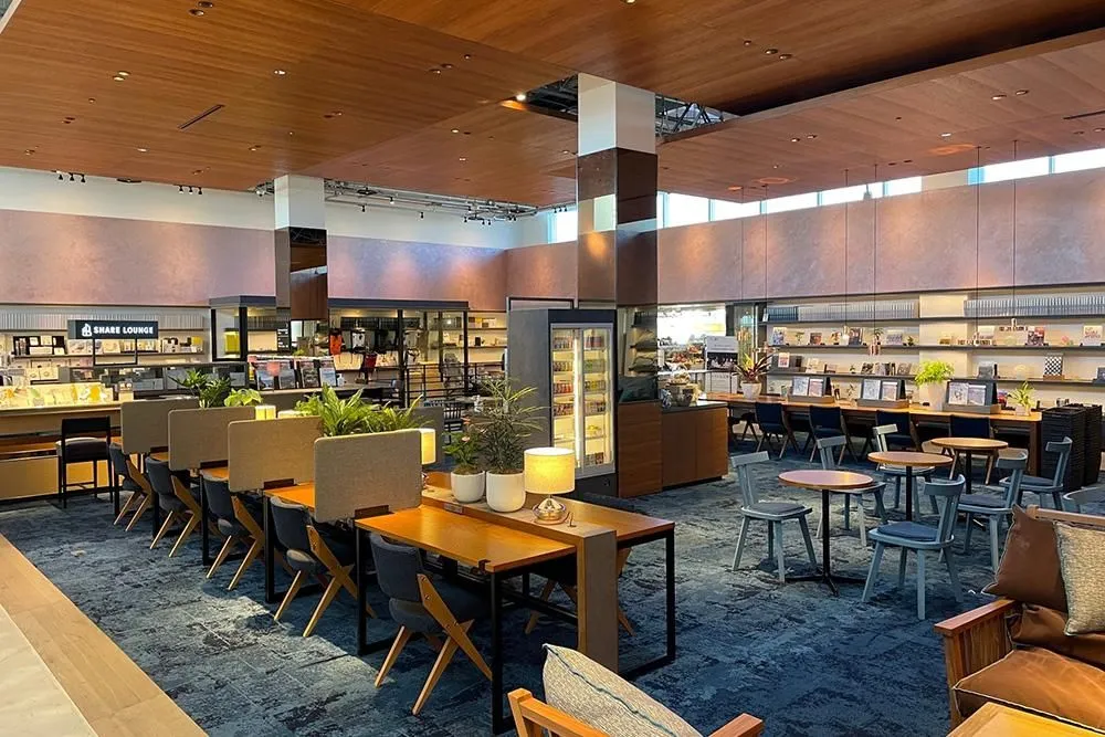 湘南 T-SITE SHARE LOUNGEの内観写真